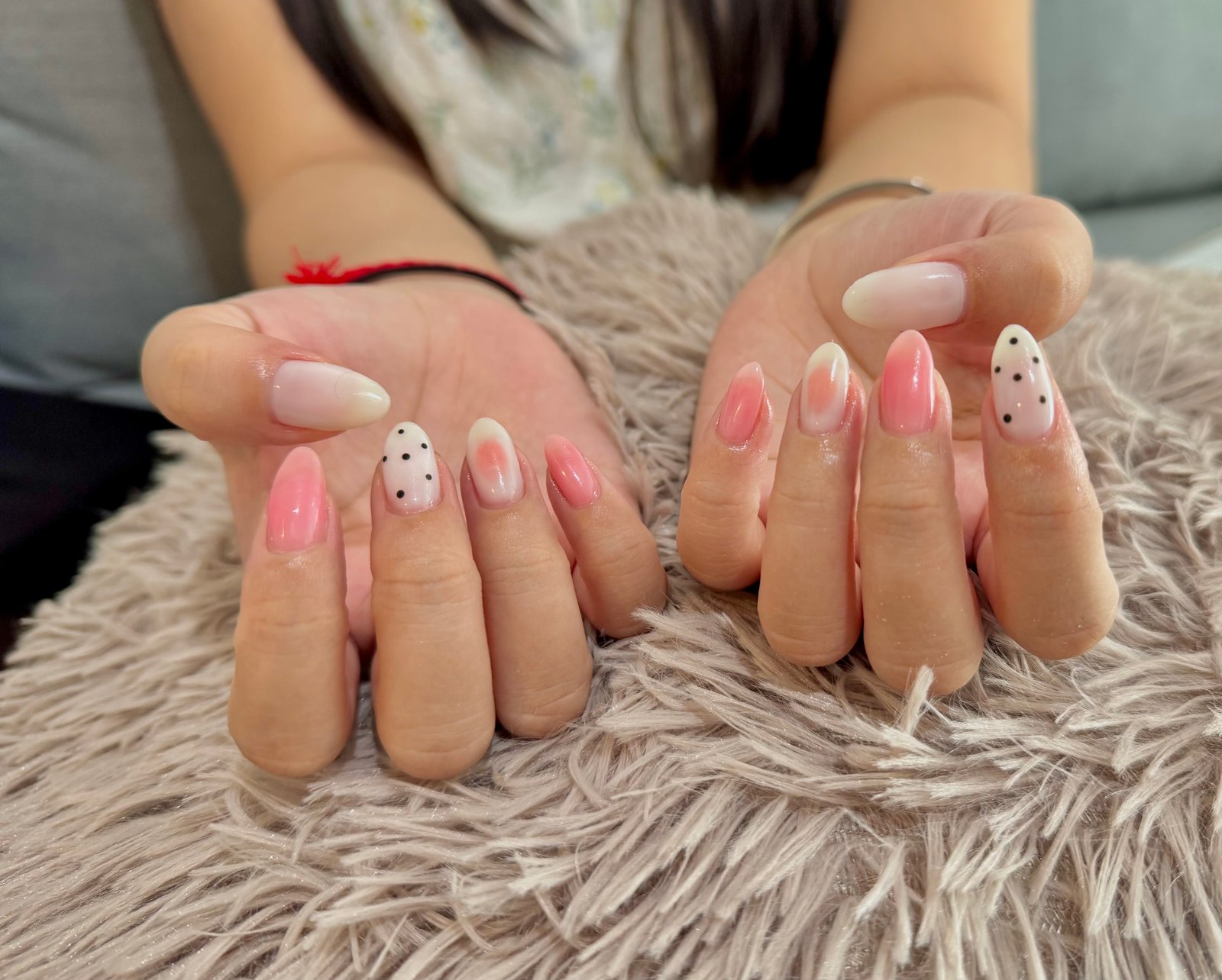 Yi nails